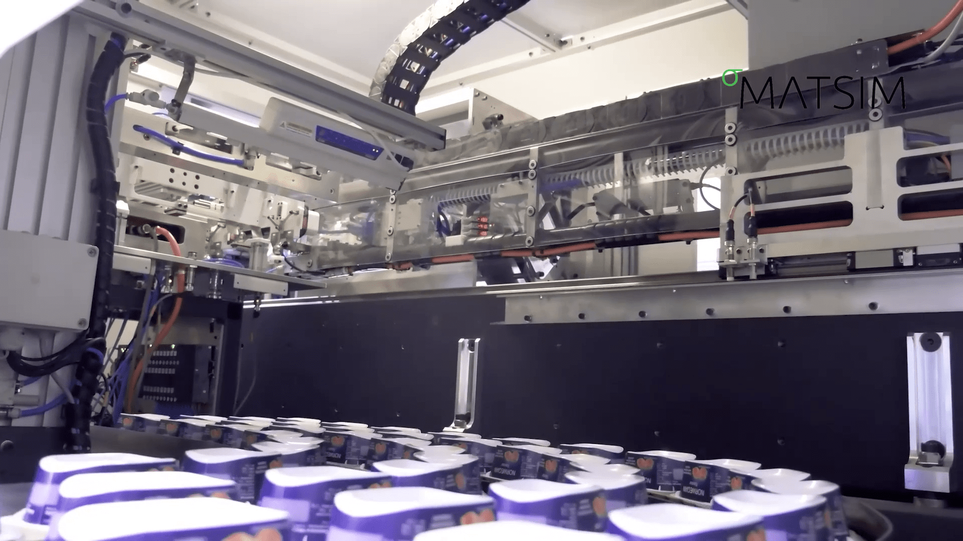Filmy robotyzacja i automatyka od 2900 zł | filmyreklamowe.com 2 Robot boczny Fanuc z napędem magnetycznym Inmould Moulding – produkcja filmów dla przemysłu Katowice, filmyreklamowe.com