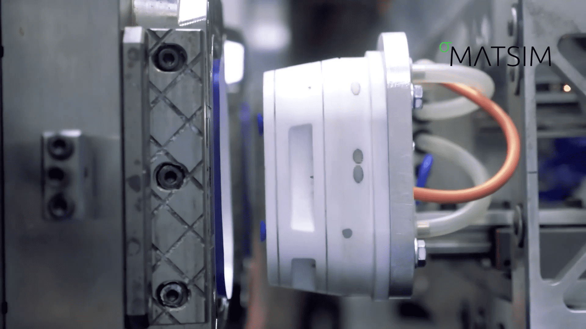 Filmy robotyzacja i automatyka od 2900 zł | filmyreklamowe.com 3 Dummy do IML, wtryskarka i robot boczny Fanuc na napędzie magnetycznym – produkcja filmów dla przemysłu Katowice, filmyreklamowe.com